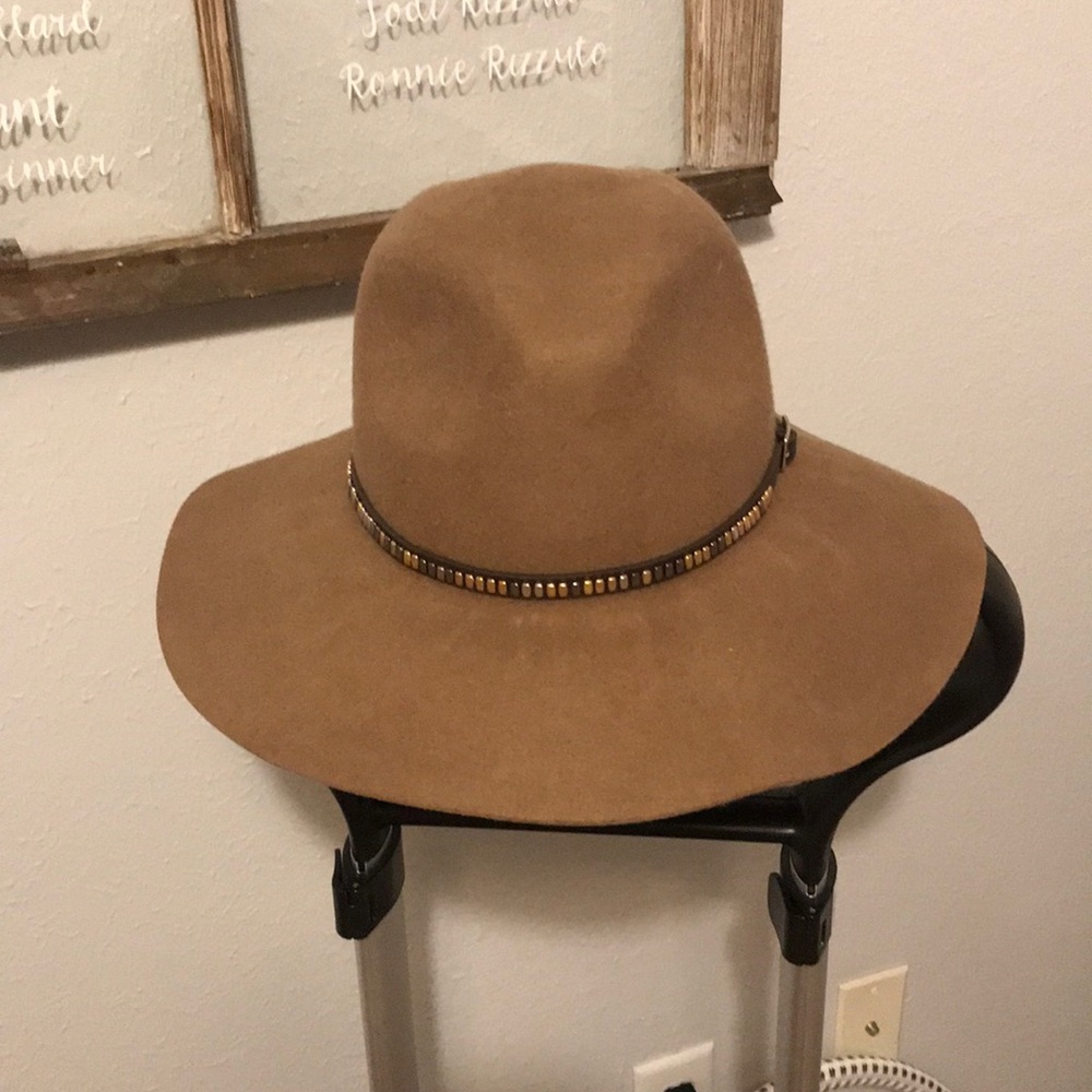Brown hat